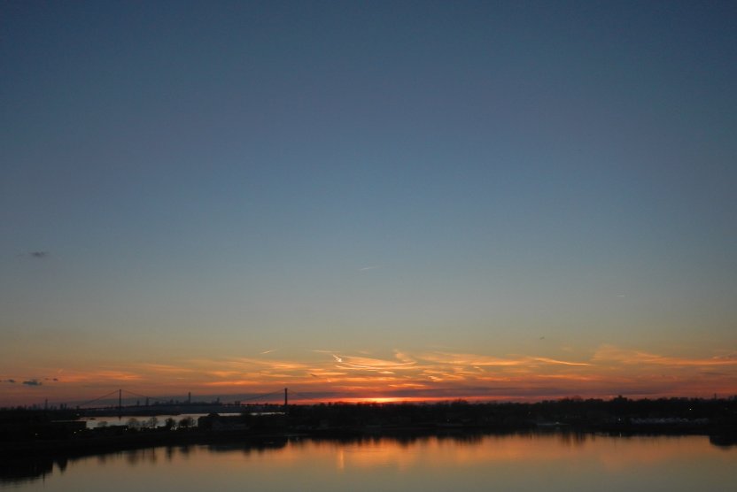 ...and a beautifull sunset while crossing the bridge from The Bronx to Long Island. Manhattan skyline far away on the left.