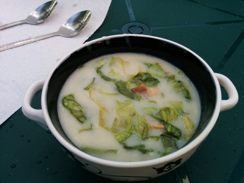 Julka's lettuce soup