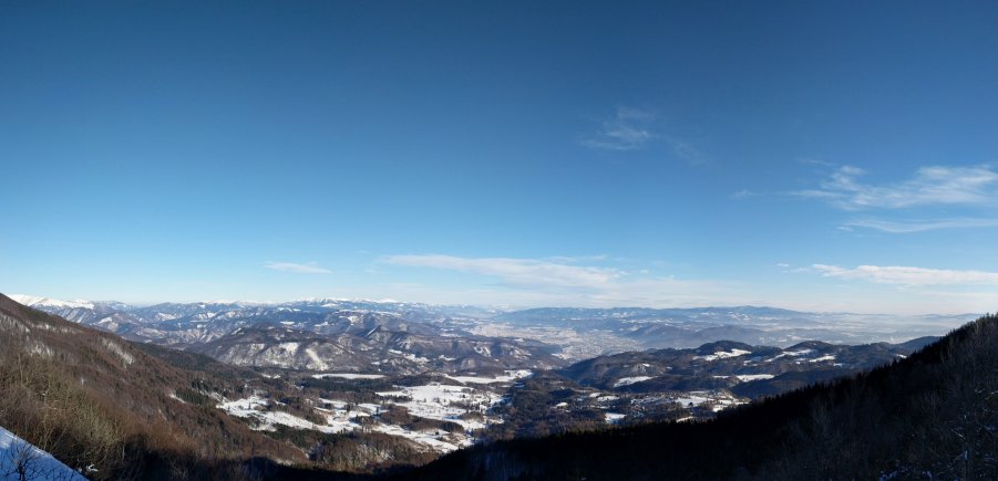 Beautiful visibility allows to see not only Poana and Lower Tatras, but also the distant Rohe, some peaks well over 50 miles away