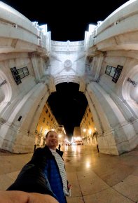 Rua Augusta behind me (November 2017) Rua Augusta behind me (November 2017)