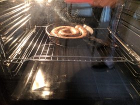 With the preparation of first jaternica, we realized that there is no grilling function in the new oven (as it was supposed to be). (February 2018) With the preparation of first jaternica, we realized that there is no grilling function in the new oven (as it was supposed to be). (February 2018)