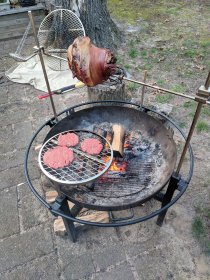 In the meanwhile, let's have some burgers (May 2018) In the meanwhile, let's have some burgers (May 2018)