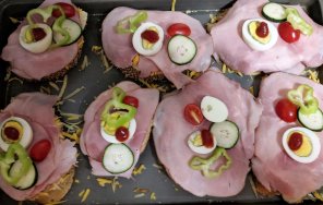 Looks like I had Father's Day in advance - Tomáš bought and prepared dinner ("obložené chlebíčky") - the second first time (June 2018) Looks like I had Father's Day in advance - Tomáš bought and prepared dinner ("obložené chlebíčky") - the second first time (June 2018)