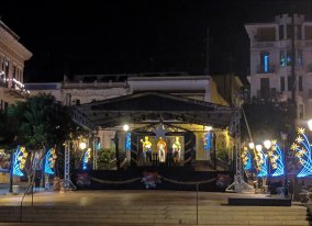 The city center is dead - besides the wooden three kings, there is virtually nobody out (December 2018) The city center is dead - besides the wooden three kings, there is virtually nobody out (December 2018)