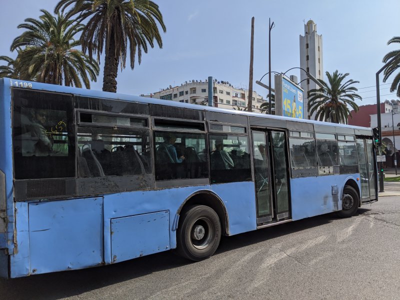 Asi radej taxkom, ako tmto autobusom....aj ke asi ani drviv vina tunajch taxkov by neprela slovenskou STK-kou