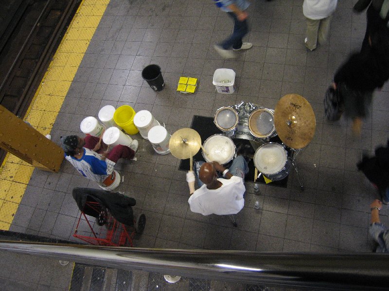 Musicians in the subway picture 29641