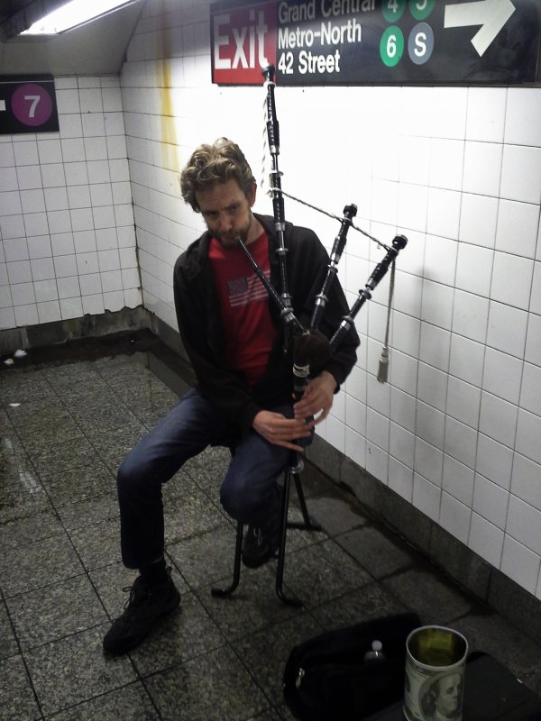 Musicians in the subway picture 42380