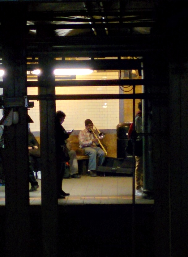 Musicians in the subway picture 43058