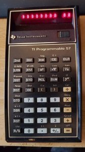 S takouto kalkulačkou sme sa hrávali pristátie na mesiaci...vlastne tento stroj bol prvý, čo som kedy programoval. (neznámy dátum)