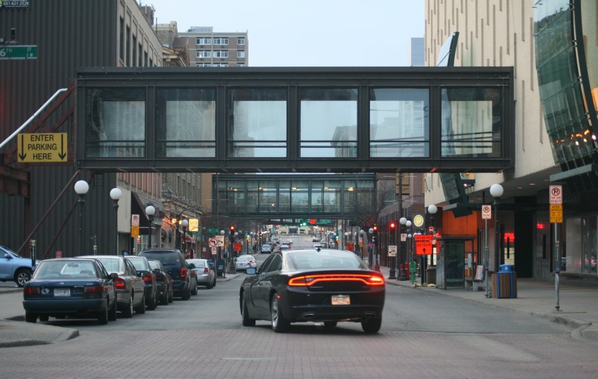 St. Paul, tak ako aj Minneapolis, je cel pospjan "ulicami" nad ulicami - vemi uiton v zime (Aprl 2015)