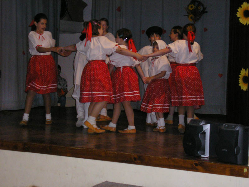 Lipka - children dance group show picture 12401