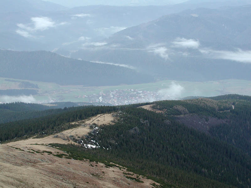 Village of umiac in the valley (May 2003)