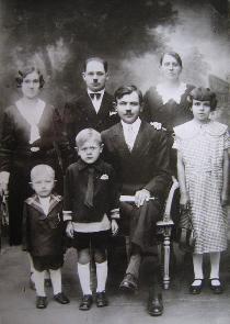 Katarna's grand parents with children in France (193?)