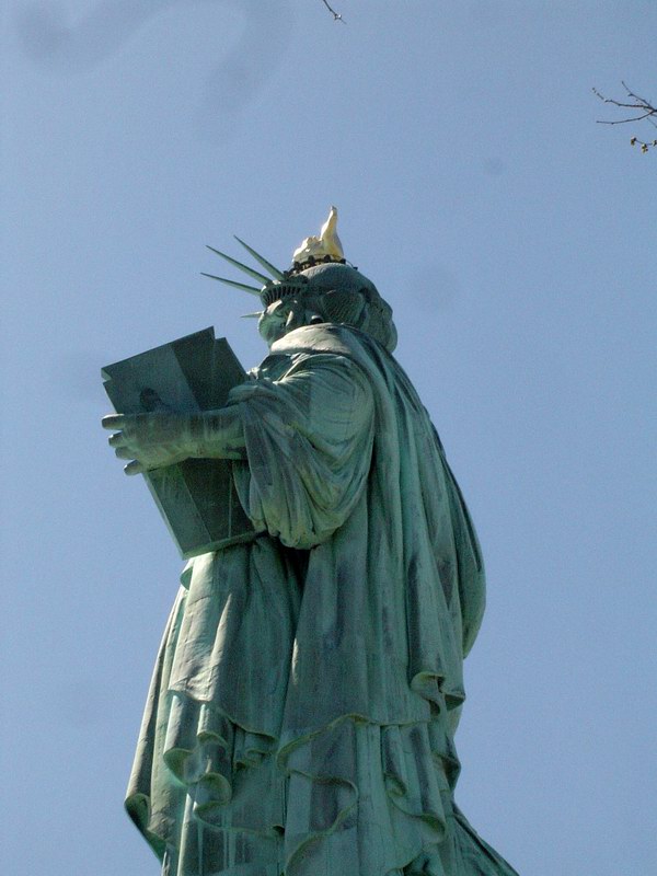 The statue of Liberty burning head - Jojo's reproduction of Tom's idea from 3 years ago (May 2005)