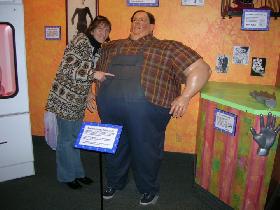 Milena posing with the fattest man ever (December 2005)