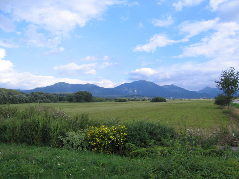 A view from restaurant Rybrska Bata to the Vek Fatra (August 2006)