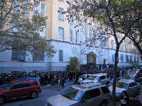 Waiting crowd (November 2006)