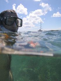 Autoportrait - corals visible under the surface (April 2007)