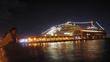 A walk around the port (August 2007)