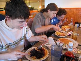 In the nearby diner we got American breakfast (June 2007)