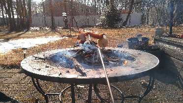 There are patches of snow here and there, but the afternoon was so beautiful that I decided to make my food outside (March 2013)
