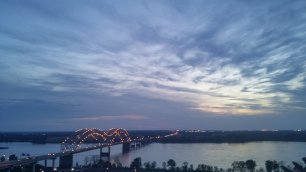 Sunset view from The Pyramid over the Mississippi river towards Arkansas (April 2017)