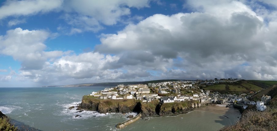 A view to the town from the opposite cliff (March 2022)