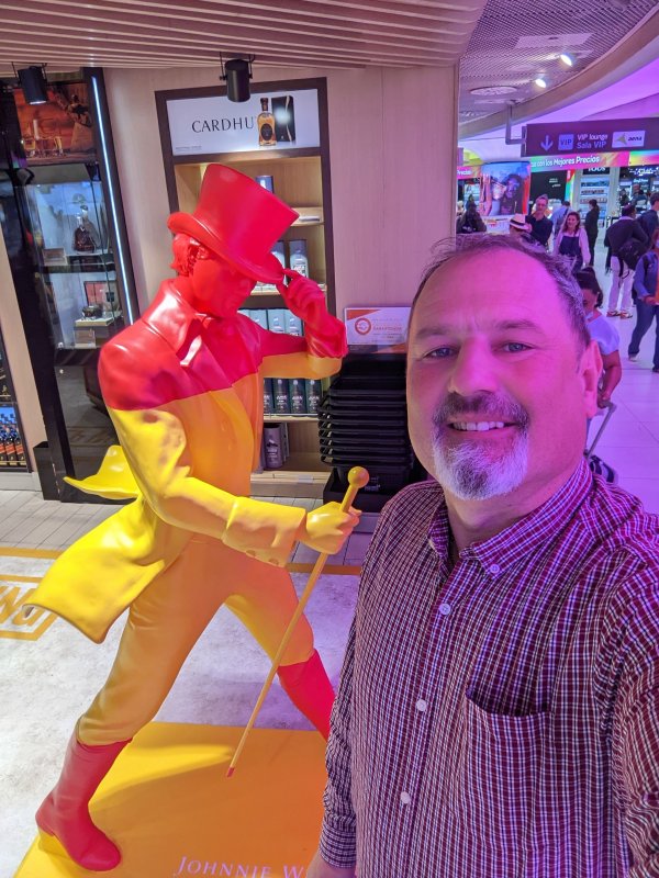 Johnnie is following me from airport to airport - this time it's Madrid (September 2022)