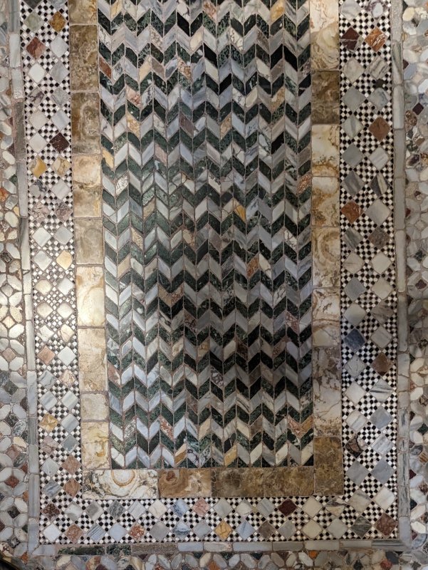 The floor mosaics are no less elaborated than those on walls (March 2023)