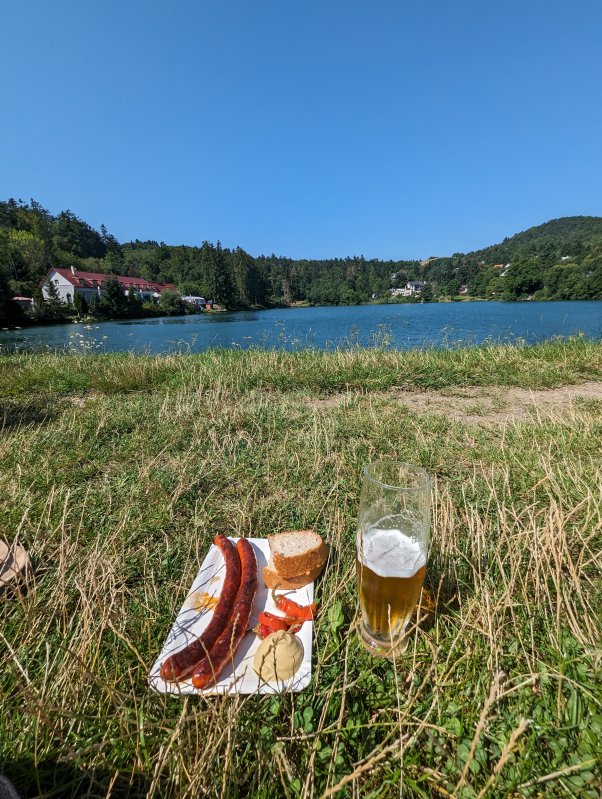 Breakfast on the grass (August 2023)