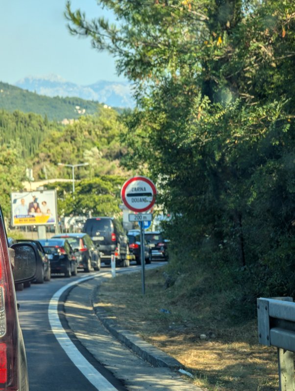 Long line on the border to Montenegro (August 2024)